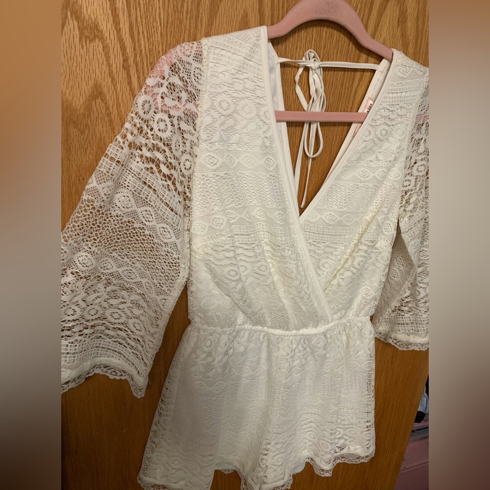 White lace romper long sleeve